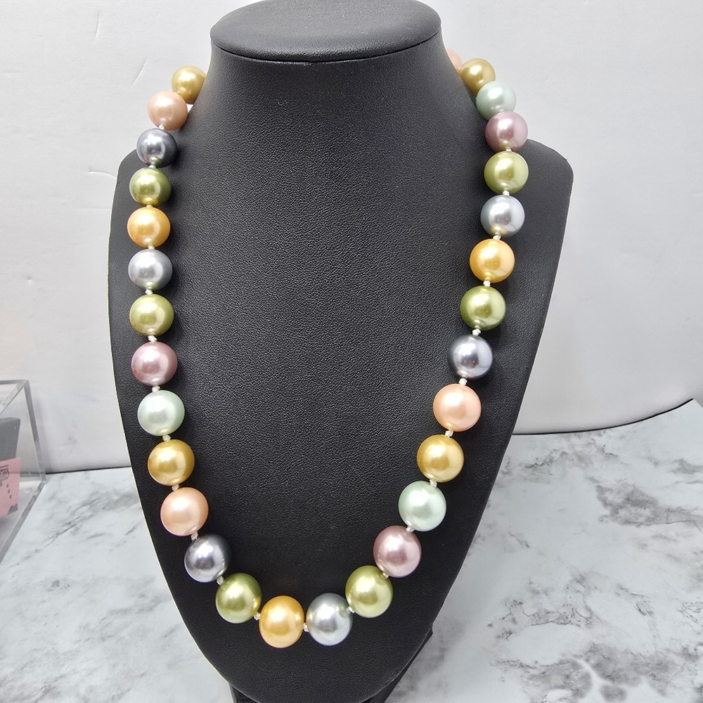 JKL Kenneth Jay Lane 2009 Pastel Faux Pearl Individually Knoted Necklace